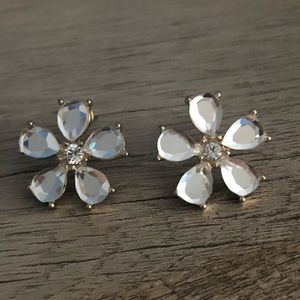 Stone flower post earring
